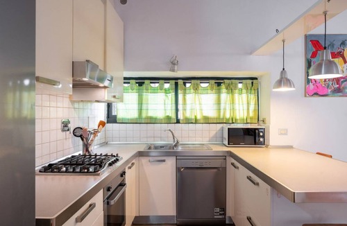 Careggi Rifredi Apartment | GuestHost - Comfortable 55 sqm apartment, located on the ground floor of a renovated period building, for 4 people. The accommodation is located in a residential area, equipped with all the main services and well connected to the historic centre, which c