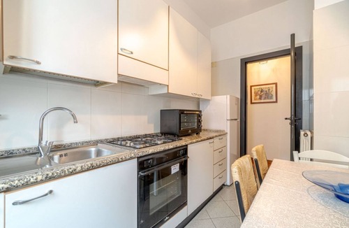 Rapallo Apartment | GuestHost - Comfortable apartmentof approximately 55 m2 capable of hosting up to 4 people and located on the raised ground floor of a lovely period building. The sea, the Castle and the historic center are located about 600 meters away and reachable from