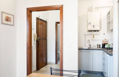 Historic Centre Apartment | GuestHost - Comfortable studio perfect for 2 people is located just a few meters from Prato Della Valle and the Basilica of Sant’Antonio. Through the pedestrian street you can reach all the wonders of the city center. The area is full of shops, bars an
