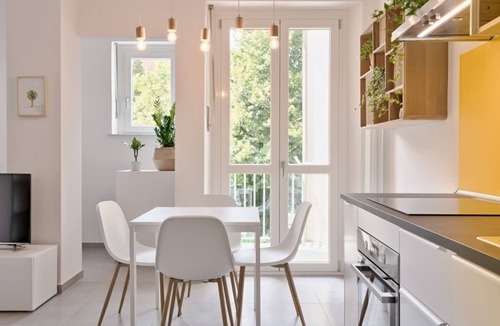 Lingotto Apartment | GuestHost - Comfortable studio perfect for 2 guests is located near the famous Parco del Valentino with the beautiful castle and the medieval village, a few subway stops from the historic center, near the famous Eataly, the Lingotto, the Molinette Hospit