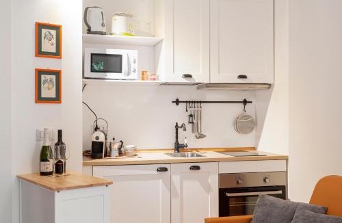 Isola Apartment | GuestHost - Comfy Studio in Isola