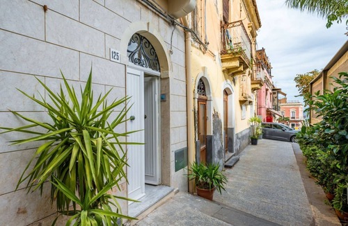 Aci Trezza Apartment | GuestHost - Cozy apartment of 43sqm, able to accommodate up to 2 people, located on the first floor of a renovated building with NO lift (stairs to access). The accommodation overlooks the wonderful Cyclops Riviera. In 8 minutes on foot it is possible to