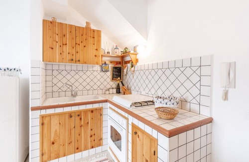 Casa Santa Apartment | GuestHost - Cozy apartment of about 55 square meters, organized on two levels, able to comfortably accommodate up to 4 people, located on the third floor of a building with lift (4 steps to access it). The accommodation is located inside the Erice Beach