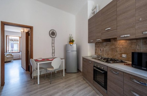 Como Apartment | GuestHost - Cozy, completely renovated 47sqm apartment located on the 3rd floor of a building WITHOUT elevator. The apartment is accessed via an external balcony overlooking the quiet internal courtyard.The accommodation is located in an excellent locati