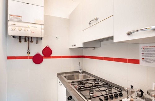 Historic Centre Apartment | GuestHost - Cozy studio, located a few meters from Prato Della Valle and the Basilica of Sant'Antonio. Through the pedestrian street you pass all the wonders of the center. The tram stop is right under the house. Equipped with every comfort to make your