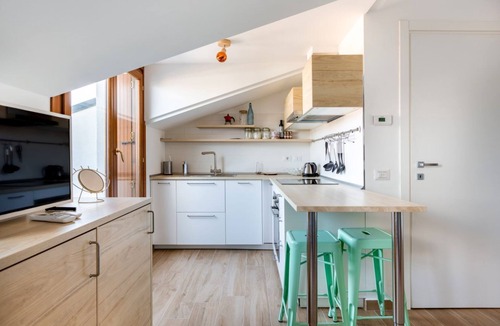 Bruzzano House | GuestHost - Cozy Studio W/Parking 5 min walk from the bus stop
