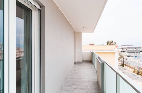 Trani Apartment | GuestHost - Cozy studio with private bathroom and bathroom, which is part of the Scaringi Palace and is perfect for 2 guests. The flat is located in a building located in a quiet and well-connected neighborhood, just a 5-minute drive from the center of T