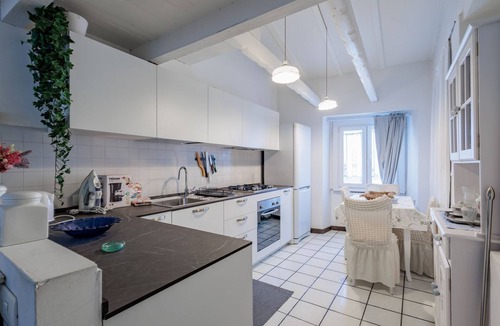 Borgo San Leonardo Apartment | GuestHost - Elegant 107 sqm apartment in Bergamo, ideal for 3 people. Located in the Borgo San Leonardo neighborhood, known for its historic streets, charming shops, and excellent restaurants. Equipped with A/C and WiFi, the apartment offers comfort and