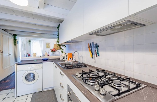 Borgo San Leonardo Apartment | GuestHost - Elegant 107 sqm apartment in Bergamo, ideal for 3 people. Located in the Borgo San Leonardo neighborhood, known for its historic streets, charming shops, and excellent restaurants. Equipped with A/C and WiFi, the apartment offers comfort and