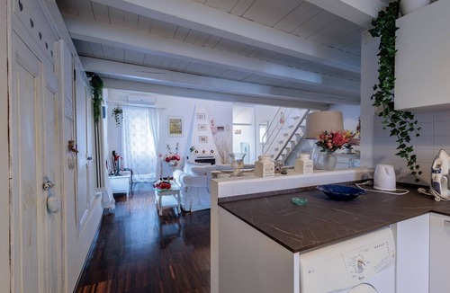 Borgo San Leonardo Apartment | GuestHost - Elegant 107 sqm apartment in Bergamo, ideal for 3 people. Located in the Borgo San Leonardo neighborhood, known for its historic streets, charming shops, and excellent restaurants. Equipped with A/C and WiFi, the apartment offers comfort and
