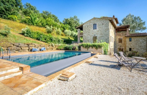 Fratticiola Selvatica Apartment | GuestHost - Elegant 57 sqm apartment in a renovated farmhouse, nestled in the Umbrian countryside. Ideal for 3 people, it offers a shared saltwater pool and an uncovered parking space. Perfect for those seeking relaxation and tranquility, surrounded by b