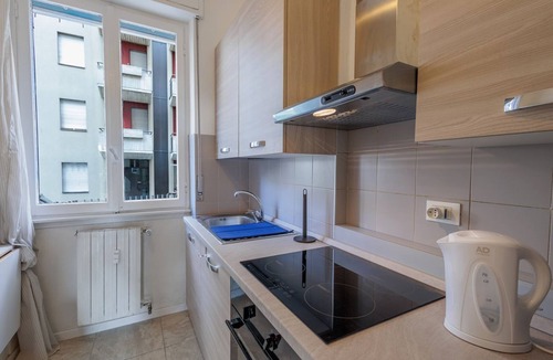 Bergamo Apartment | GuestHost - Elegant 70 sqm apartment in Bergamo, for 4 guests, located on an elevated ground floor (with steps for access). Featuring a spacious terrace, the accommodation offers comfort and style. Situated in the lively Borgo Santa Caterina neighborhood