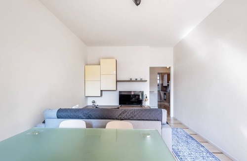 Bergamo Apartment | GuestHost - Elegant 70 sqm apartment in Bergamo, for 4 guests, located on an elevated ground floor (with steps for access). Featuring a spacious terrace, the accommodation offers comfort and style. Situated in the lively Borgo Santa Caterina neighborhood