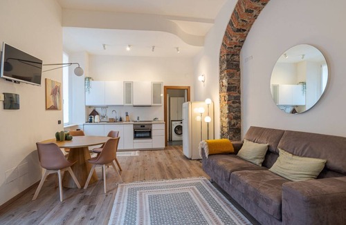 Cernobbio Apartment | GuestHost - Elegant and cozy apartment of 50 sqm, able to accommodate up to 2 people, located on the ground floor of a renovated courtyard building.The property boasts a central location a few steps from Villa Erba, home of congresses, fairs and events.C