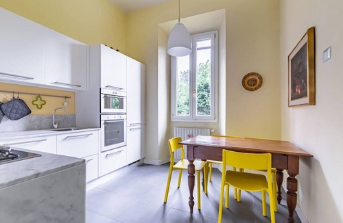 Careggi Rifredi Apartment | GuestHost - Elegant apartment of 80 sqm, able to accommodate up to 5 people, located on the 2nd floor of a building equipped with a lift (NOT suitable for disabled people - some steps to access). The property is located in the Stibbert/Statuto area, a li