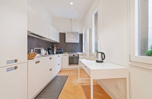 City Center Padova Apartment | GuestHost - Exclusive apartment perfect for 4 guests located in the very center of Padua, in the luxury shopping street, immersed in the magic of the squares, a stone's throw from the Scrovegni Chapel, the Bo, the Palazzo della Ragione, the Duomo and 1