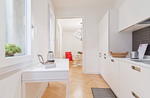 City Center Padova Apartment | GuestHost - Exclusive apartment perfect for 4 guests located in the very center of Padua, in the luxury shopping street, immersed in the magic of the squares, a stone's throw from the Scrovegni Chapel, the Bo, the Palazzo della Ragione, the Duomo and 1