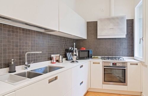 City Center Padova Apartment | GuestHost - Exclusive apartment perfect for 4 guests located in the very center of Padua, in the luxury shopping street, immersed in the magic of the squares, a stone's throw from the Scrovegni Chapel, the Bo, the Palazzo della Ragione, the Duomo and 1