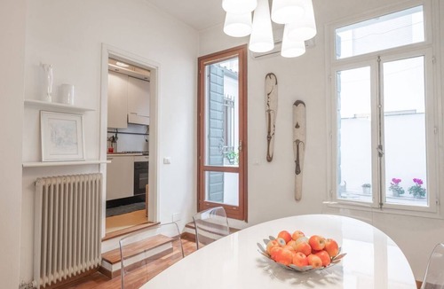 City Center Padova Apartment | GuestHost - Exclusive apartment of 85 square meters for 4 people, located on the first floor of a building WITHOUT elevator (you have to make the stairs to access). Located in the heart of Padua, a short walk from Piazza delle Erbe, less than 5 min walk