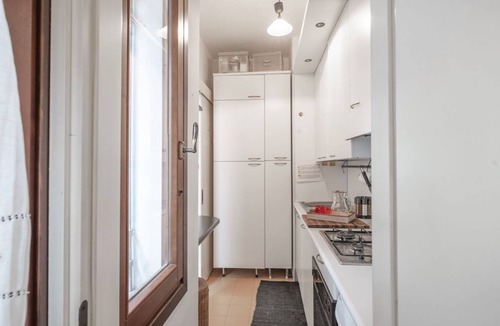 City Center Padova Apartment | GuestHost - Exclusive apartment of 85 square meters for 4 people, located on the first floor of a building WITHOUT elevator (you have to make the stairs to access). Located in the heart of Padua, a short walk from Piazza delle Erbe, less than 5 min walk