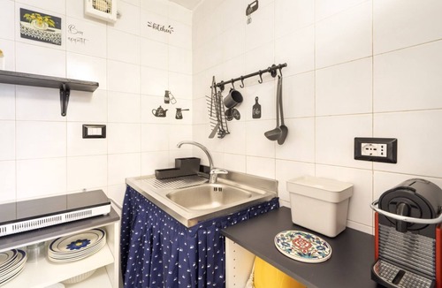 Bari City Centre Apartment | GuestHost - Functional apartment equipped with the main comforts to accommodate up to 3 people. The flat is located in a very central position, in an area equipped with every essential service for a comfortable stay, such as supermarkets, restaurants and