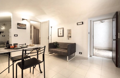 Bari City Centre Apartment | GuestHost - Functional apartment equipped with the main comforts to accommodate up to 3 people. The flat is located in a very central position, in an area equipped with every essential service for a comfortable stay, such as supermarkets, restaurants and