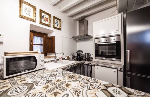 Colle di Compito Apartment | GuestHost - Large and cozy apartment of 176 square meters, which can comfortably accommodate up to 9 people, organized on two levels (ground floor and first floor). The property is located in Colle di Compito, a small medieval village, as well as a quiet