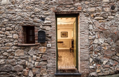 Colle di Compito Apartment | GuestHost - Large and cozy apartment of 176 square meters, which can comfortably accommodate up to 9 people, organized on two levels (ground floor and first floor). The property is located in Colle di Compito, a small medieval village, as well as a quiet