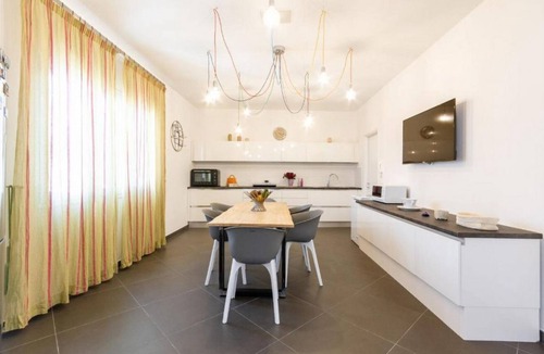 Lendinuso Villa | GuestHost - Luxurious villa with private pool and equipped outdoor space, located in the Lendinuso district of Torchiarolo. The 250 m2 accommodation boasts large spaces and every comfort to accommodate up to 6 people. A few steps from the sea and less th