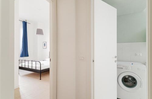 Acquabella Apartment | GuestHost - M4 Argonne Balcony Apartment