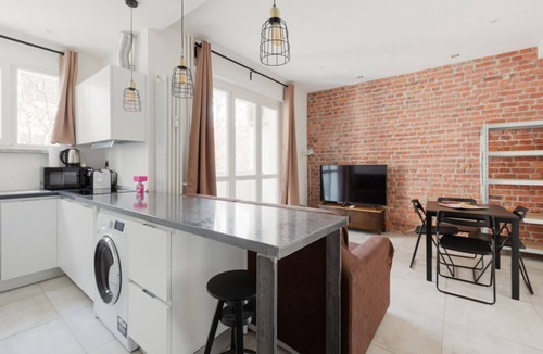 Acquabella Apartment | GuestHost - M4 Argonne Design Apartment with Balconies