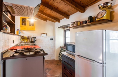 Borghetto di Vara Apartment | GuestHost - Medieval Getaway! Apuan Alps Lovely Attic x4