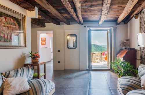 Borghetto di Vara Apartment | GuestHost - Medieval Getaway! Apuan Alps Authentic Apt x4