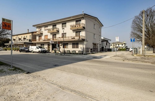 Peraga Apartment | GuestHost - Modern 100 sqm apartment, ideal for 6 people, located on the ground floor of a building without a lift (3 steps to access it).The accommodation is located in Vigonza, which is a 10-minute drive from the centre of Padua and on the direct route