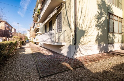 Padova Apartment | GuestHost - Modern 35 sqm apartment just 6 minutes walk from Sant'Antonio Hospital. The accommodation, which can host up to 3 guests, is located on the ground floor (raised) of a building without lift (NOT suitable for disabled people). Please note that