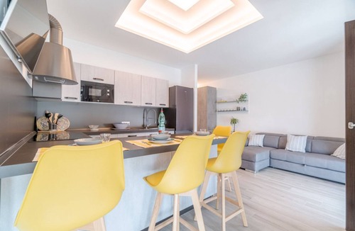 Chiavari Apartment | GuestHost - Modern and comfortable apartment ideal for 2 guests located in a residential area of Chiavari, a few steps from the historic center and the beach. The accommodation is equipped with every comfort: equipped terrace, kitchen, washing machine, a