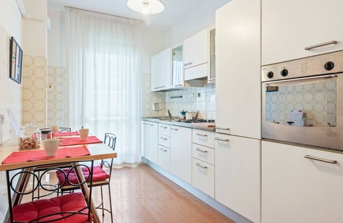 Padova Apartment | GuestHost - Modern and spacious apartment perfect for 5 guests is located in the Santa Rita area, a residential and very quiet area, a 10-minute walk from Prato della Valle and the Basilica of Sant'Antonio and 5 minutes from the main hospitals. Nearby yo