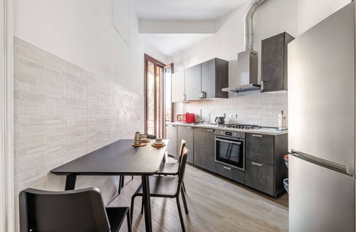 Porta al Prato Apartment | GuestHost - Modern apartment of about 80 sqm, located on the 3rd floor of a building with no lift, for 4 people.The property is located in a quiet district but complete with all services and well connected to the center. The Cascine Park is near the apar