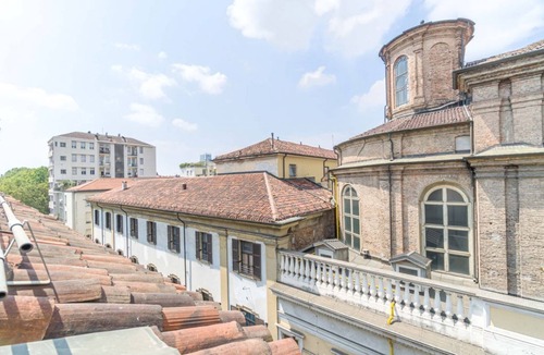 Roman Quarter Apartment | GuestHost - Nice and cozy apartment for 3 people, located in the city center, inside the prestigious Palazzo Saluzzo Paesana, one of the most beautiful historic buildings in Turin. We are located in the elegant district of Quadrilatero Romano, a stone's