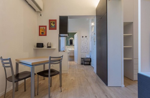 Santo Stefano Apartment | GuestHost - Nice studio apartment perfect for two people, located in a period building without a lift. The apartment is located in a convenient position for any type of stay. Near Giardini Margherita and the Sant'Orsola-Malpighi Hospital, it is also idea