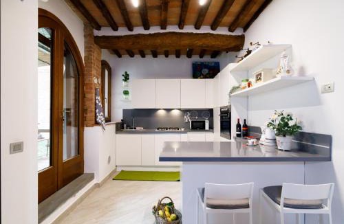 Siena Apartment | GuestHost - Podere Rural Chic - Garden & Parking