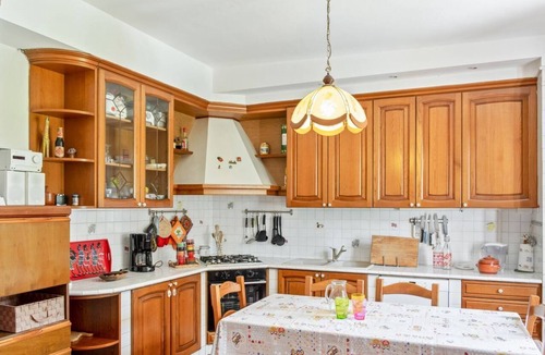 Abano Terme Apartment | GuestHost - Pretty and cozy private house is located in the central area in Abano Terme, a few steps from the Cathedral of San Lorenzo, Piazza Mercato and the Urban Thermal Park, in a quiet and relaxing neighbourhood, spacious and perfect for 6 people. T