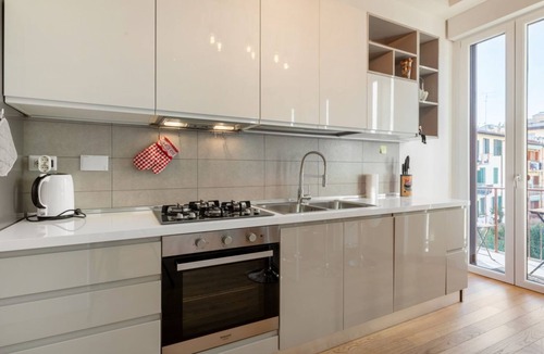 San Jacopino Apartment | GuestHost - Quiet and cozy 60 sqm apartment, for 4 people, located on the 3rd floor of a period building in good condition with lift (NOT suitable for disabled people - some steps to access it). The property is located in San Jacopino/Doni district, a qu