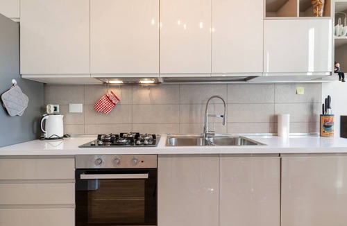 San Jacopino Apartment | GuestHost - Quiet and cozy 60 sqm apartment, for 4 people, located on the 3rd floor of a period building in good condition with lift (NOT suitable for disabled people - some steps to access it). The property is located in San Jacopino/Doni district, a qu