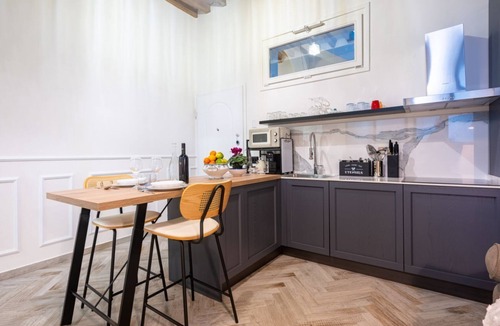Oltretorrente Apartment | GuestHost - Refined and elegant 55 sq m apartment, accommodating up to 4 people, located on the second floor of a 4-story building with an elevator (with steps).The property is located in Parma's Oltretorrente neighborhood, in a quiet residential area wi