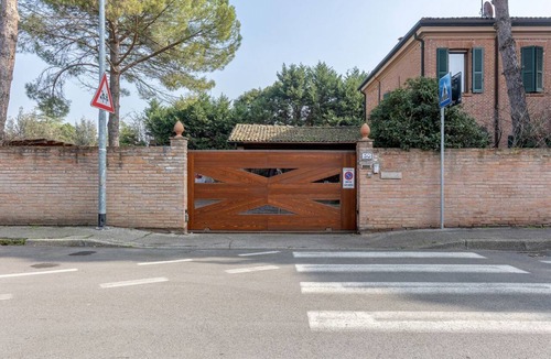 Ferrara Apartment | GuestHost - Stunning ground floor apartment in a modern villa, perfect for up to 5 people.Immersed in a charming garden with pine forest and swimming pool, the accommodation is located in a quiet residential area equipped with all services, a short dista
