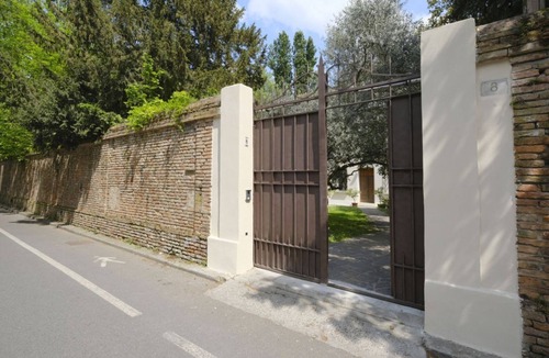 Addizione Erculea Apartment | GuestHost - Stunning villa divided over three levels (ground, first and second), WITHOUT lift. There are internal stairs to access the upper floors.In 410 square meters of space it comfortably accommodates 12 people.Detached villa with a private garden s