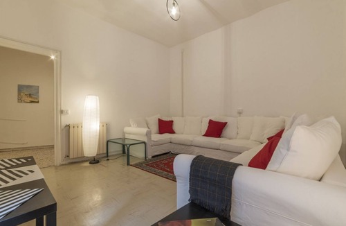 Salario Apartment | GuestHost - This spacious 180sqm apartment with four bedrooms is able to accommodate up to 8 people. Located on the first floor (with elevator) of a restored period building, the apartment overlooks the private park of Villa Albani, one of the most beaut