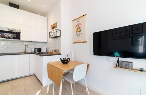 Historic Centre Apartment | GuestHost - This stylish and modern apartment can accommodate up to 2 people and is located in the Specola area, opposite the Astrophysical Observatory in one of the most charatteristic districts of Padua. To the side of the building is the oratory of Sa