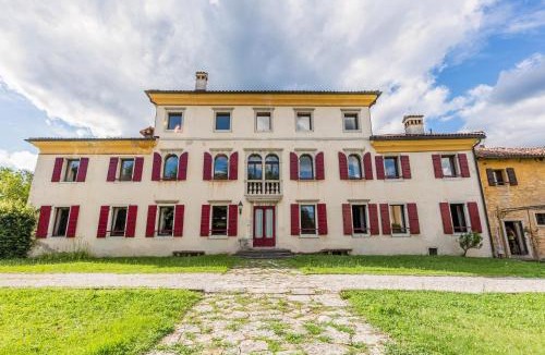 Belluno Apartment | GuestHost - Timeless Charm - Stunning Apt in Villa